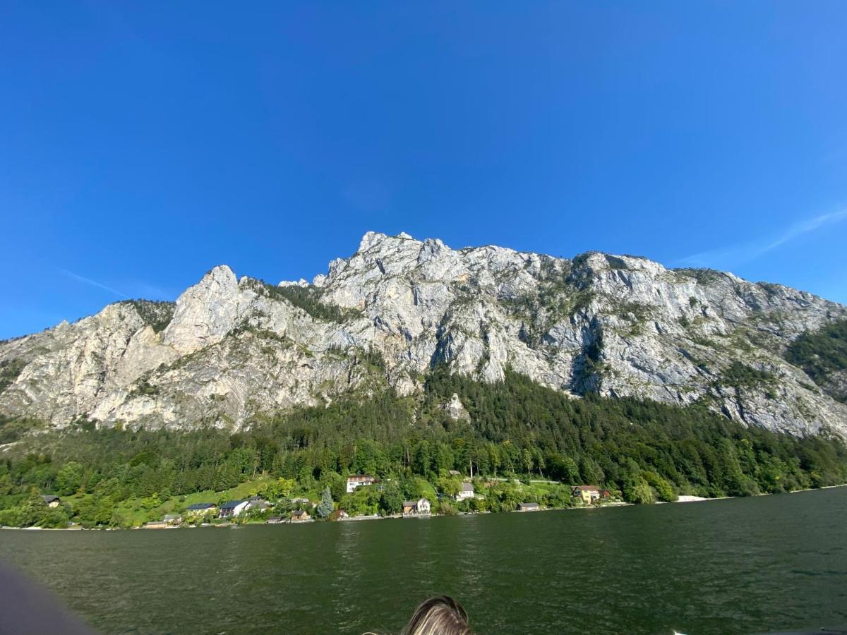 Ferienhaeuschen Am Traunsee Mit Tretboot Zur Freien Nutzung Am Badeplatz Altmuenster Bagian luar foto