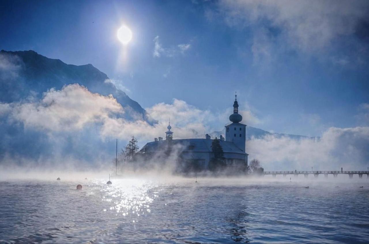 Ferienhaeuschen Am Traunsee Mit Tretboot Zur Freien Nutzung Am Badeplatz Altmuenster Bagian luar foto